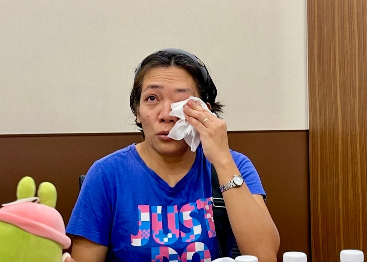 Roda Shane Magat wipes her tears as she recalls her son Ieauan’s long and difficult medical journey. (JEL SANTOS)