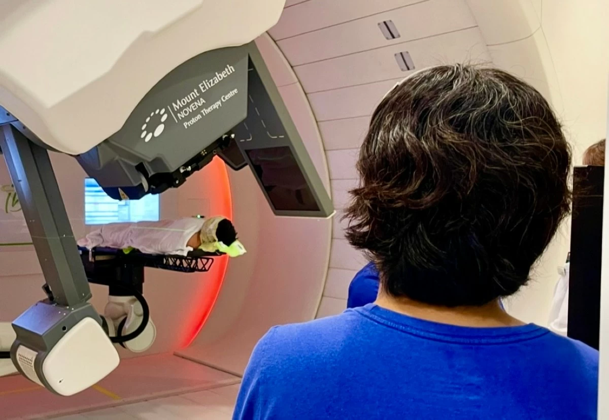Roda Shane Magat watches as her son Ieauan undergoes his final proton therapy session. (JEL SANTOS)