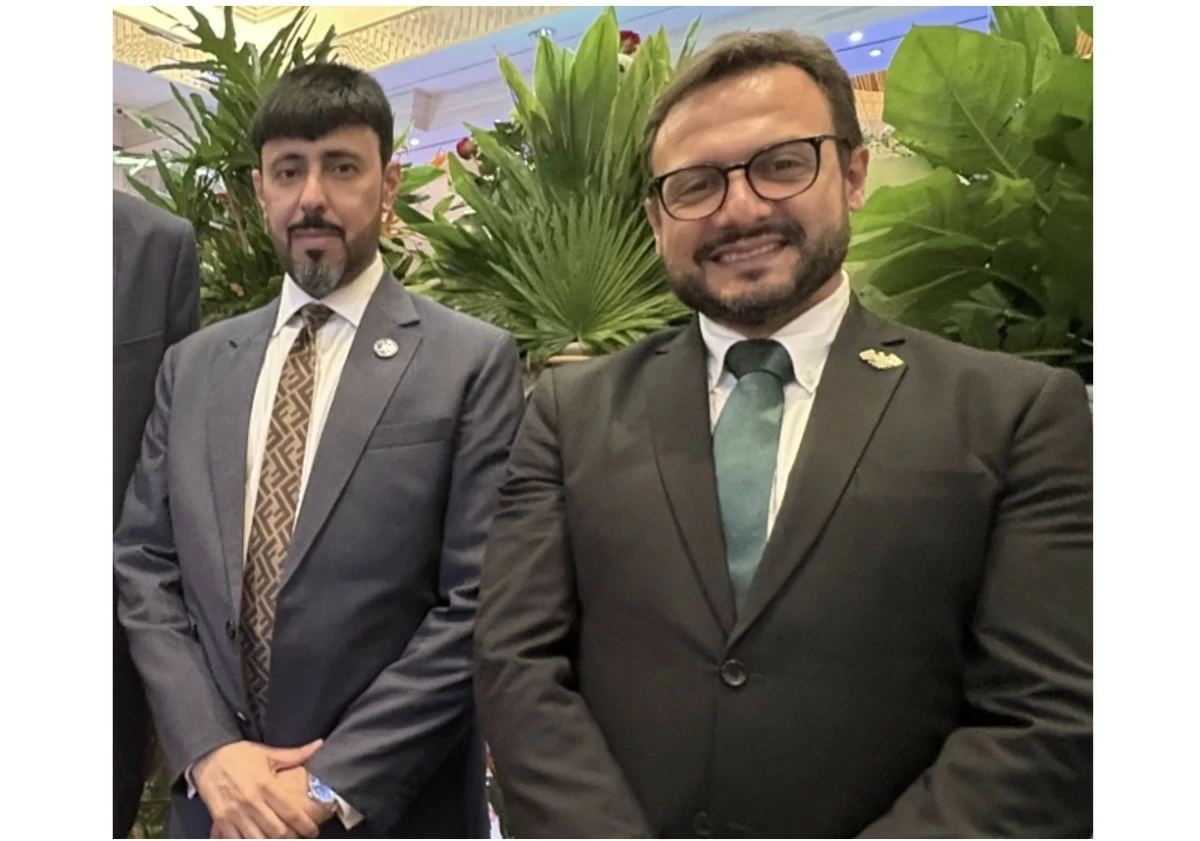 Deputy Head of Mission Mohammed Ba Omar of the Embassy of Oman with Mhd Omran Alhalabi  Operation Manager of VFS Global

