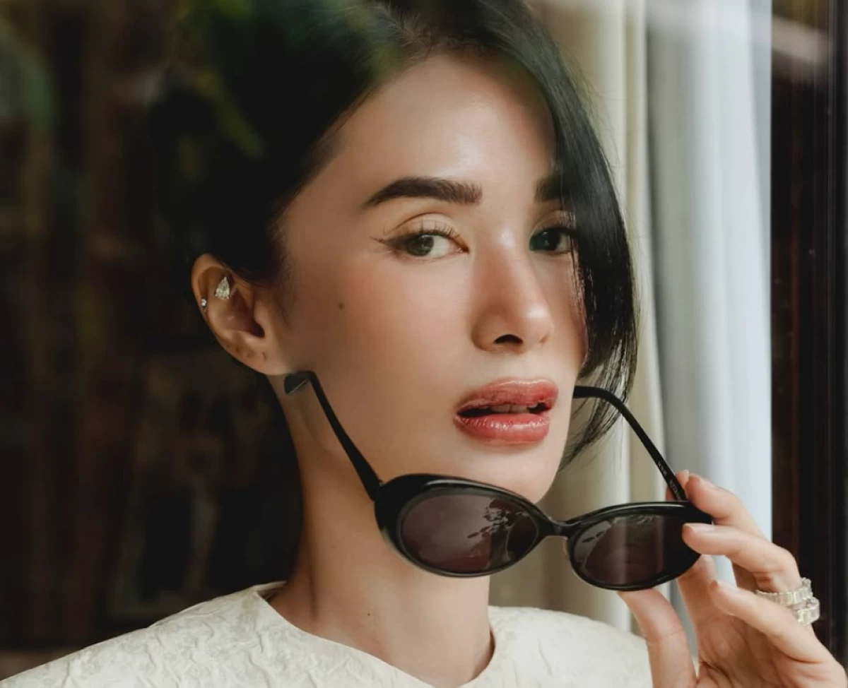 Fans miss Heart Evangelista at Paris Fashion Week