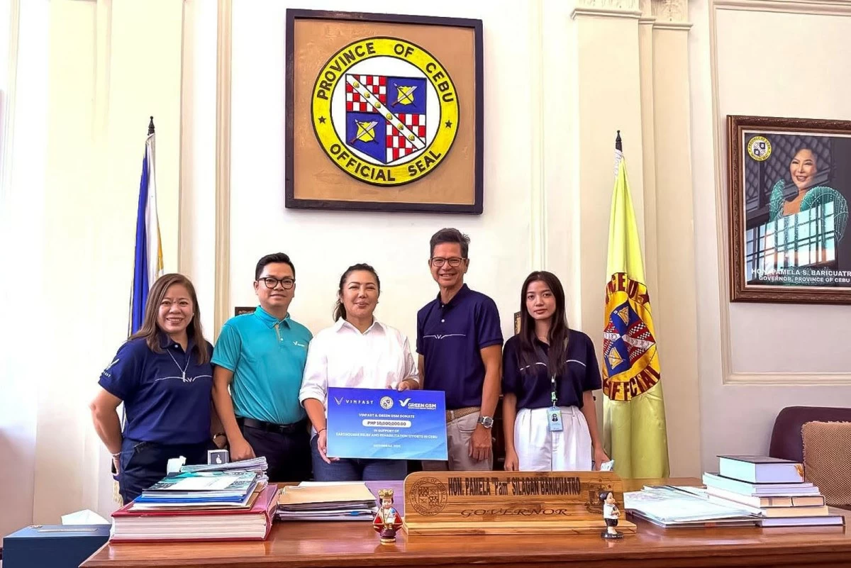 From left: Nora Liquido, Director of Communication, Vinfast Philippines; Dao Quy Phi, President and CEO of Green GSM Philippines; Cebu Governor, Patricia Baricuatro; Antonio Zara A. Aguila III, CEO of Vinfast Southeast Asia; and Ms. Chinh Tran, Business Expansion Manager, VGreen.