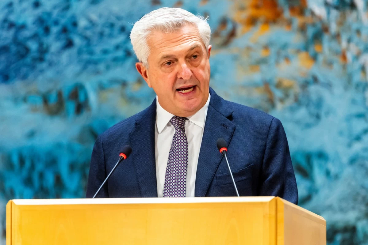 UN refugee agency chief suggests that US deportation practices violate the law