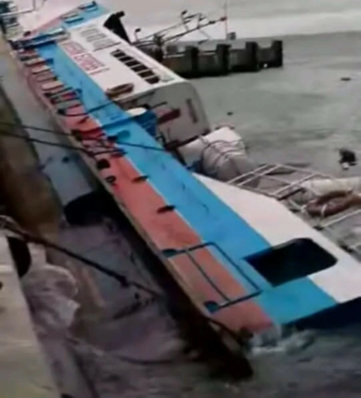 Fastcraft sinks while docked at port