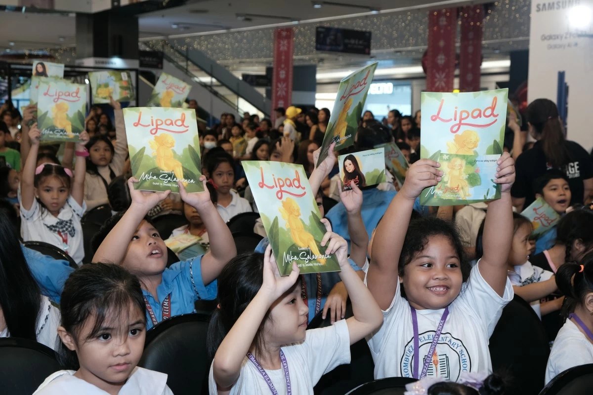 Every child a storyteller: Participants proudly raise their new books, gifted through Book Nook and Mika Salamanca, sparking a love for reading that will last a lifetime.