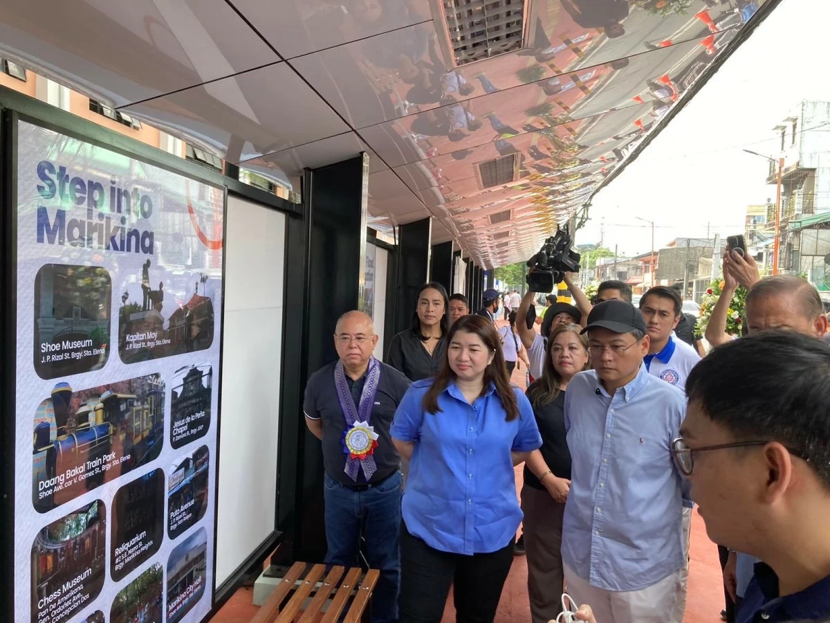 Marikina City Mayor Maan Teodoro (center), Department of Transportation (DOTr) Secretary Giovanni Lopez (left of mayor), and Land Transportation Franchising and Regulatory Board (LTFRB) Chairperson Atty. Teofilo E. Guadiz III (fourth from mayor’s right) led the opening of two modernized public utility vehicle (PUV) stops in the city. (Photo from Marikina LGU)