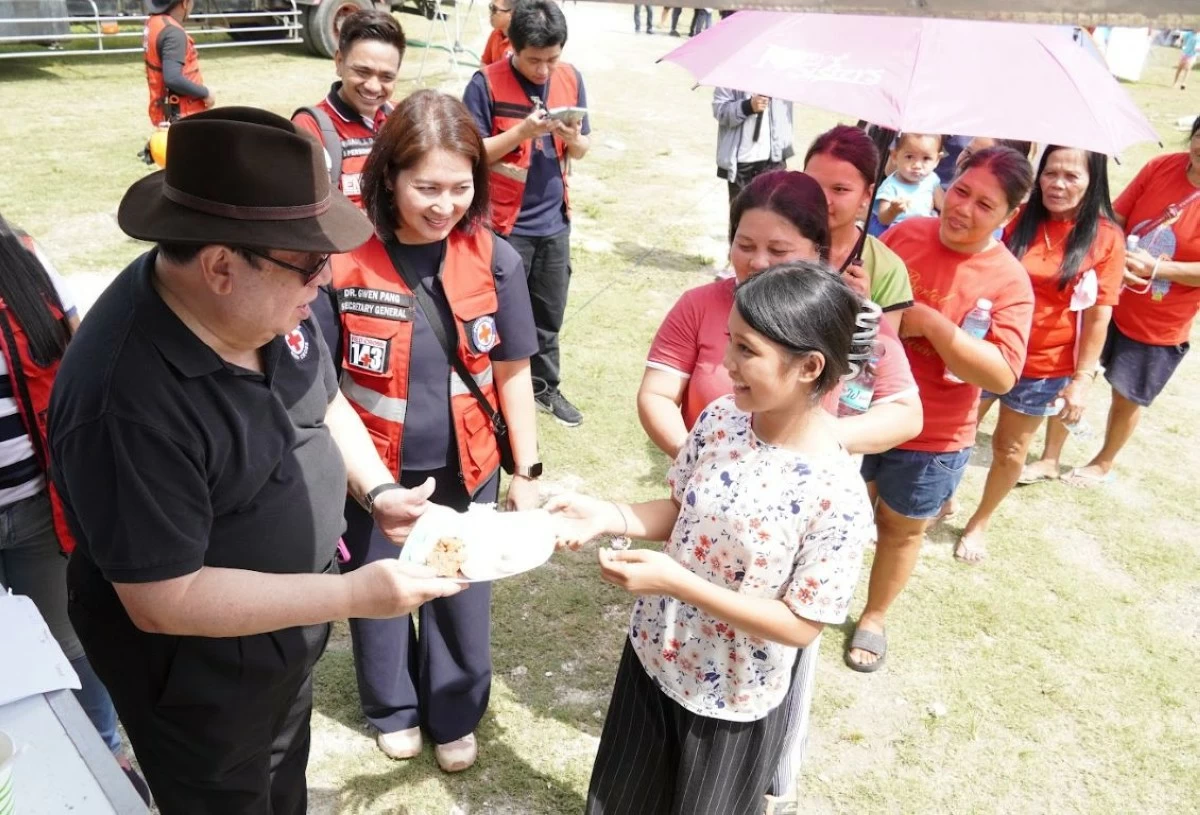 The Philippine Red Cross, led by its Chairman Richard Gordon, continues relief operations in Cebu a week after the 6.9-magnitude earthquake, delivering medical aid, clean water, and shelter. (Photo from PH Red Cross)