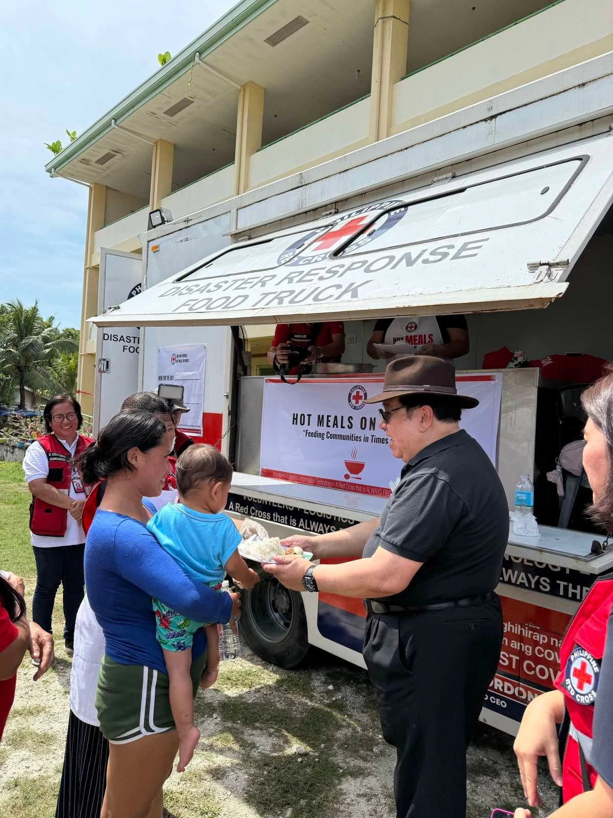 PRC Chairman Richard Gordon commends Red Cross volunteers for their tireless service in Cebu’s earthquake response. (Photo from PH Red Cross) 