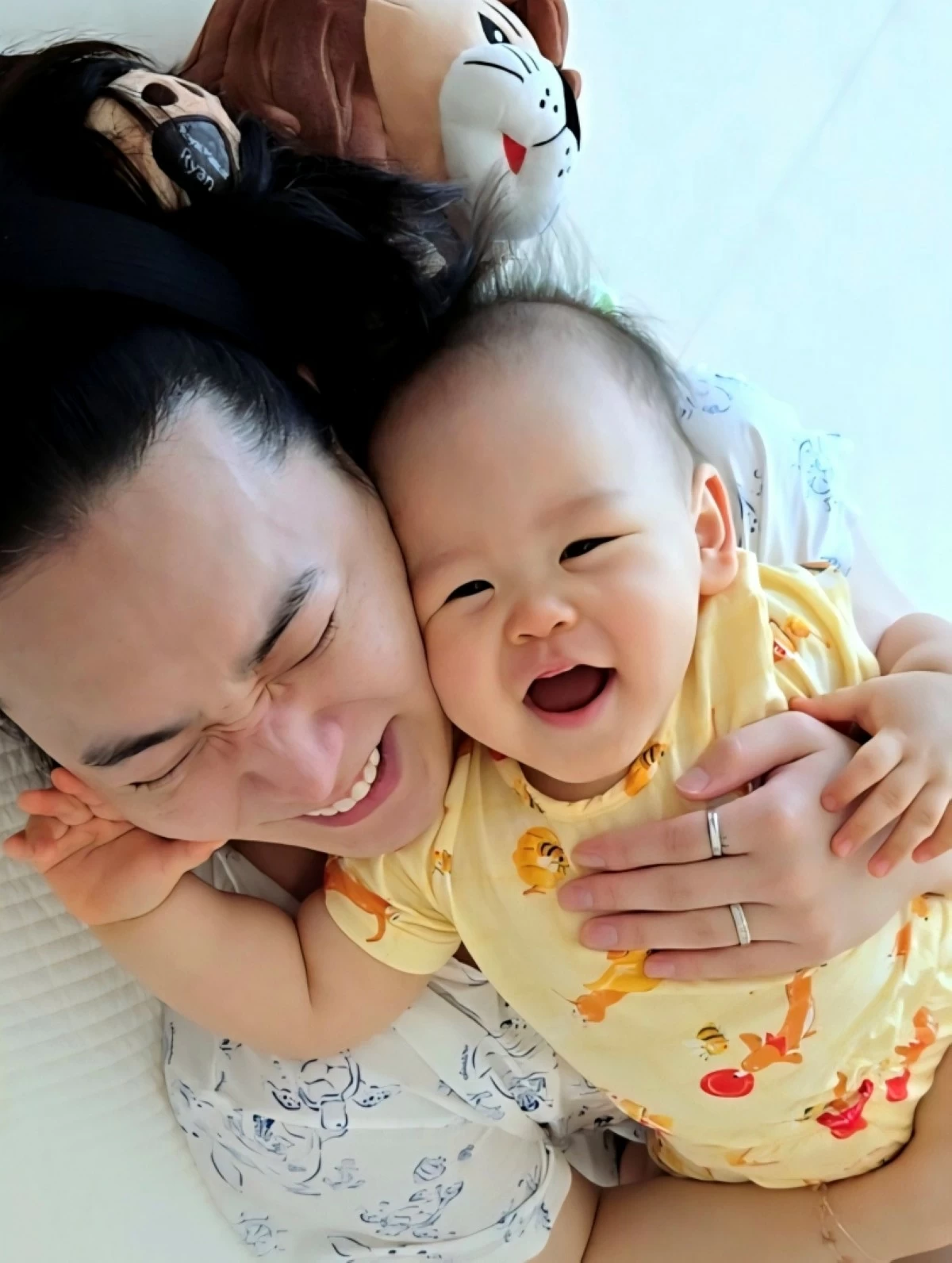 Super Junior member Sungmin with son Do-yoon (X)