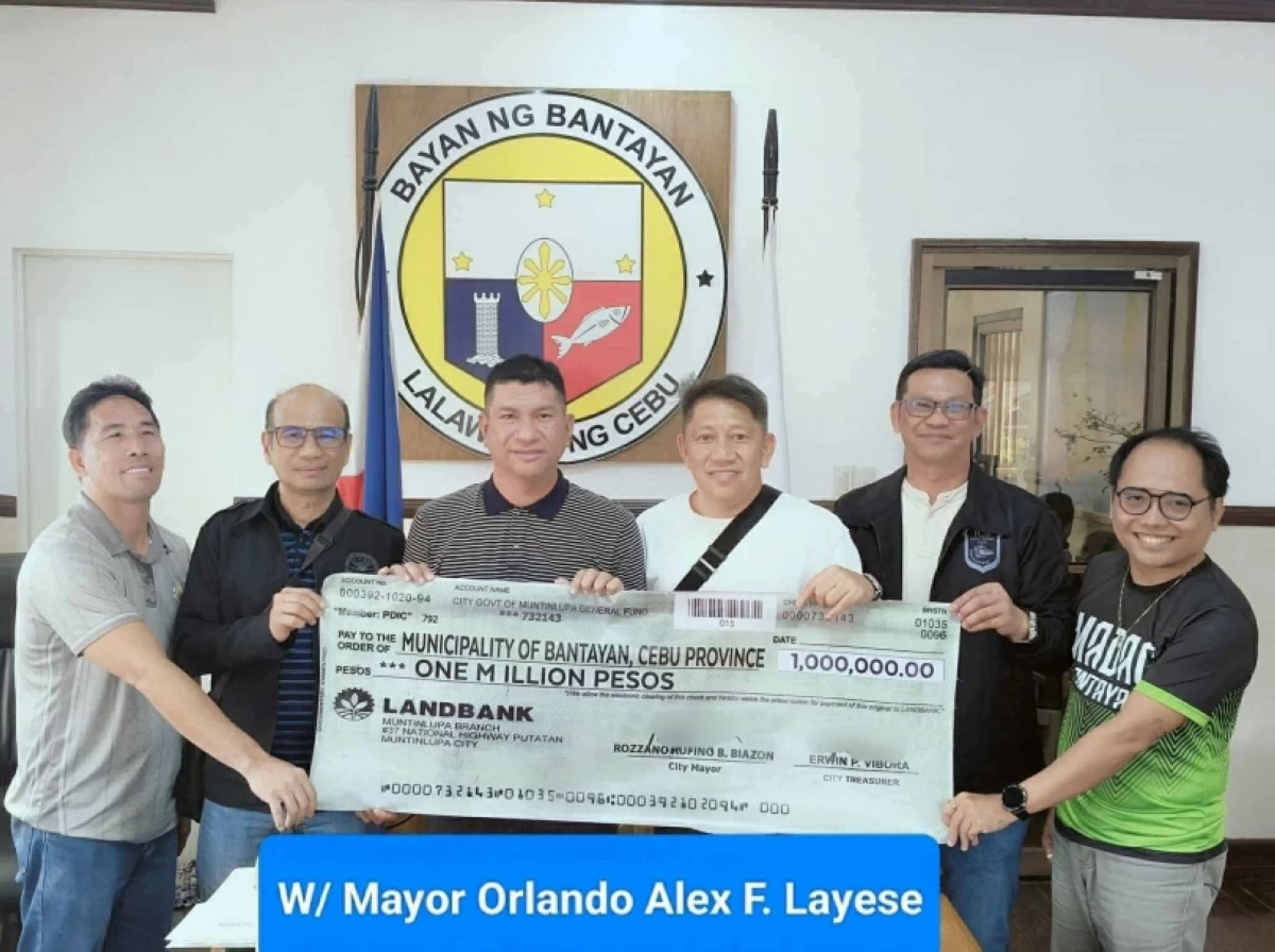 Muntinlupa officials turn over the P1 million financial assistance check to the Bantayan municipal government in Cebu (Photo from the Muntinlupa City government)  