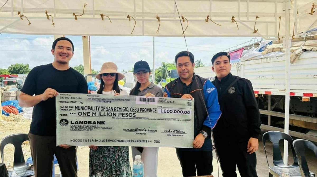 Muntinlupa officials turn over the P1 million financial assistance check to the San Remigio municipal government in Cebu (Photo from the Muntinlupa City government)  