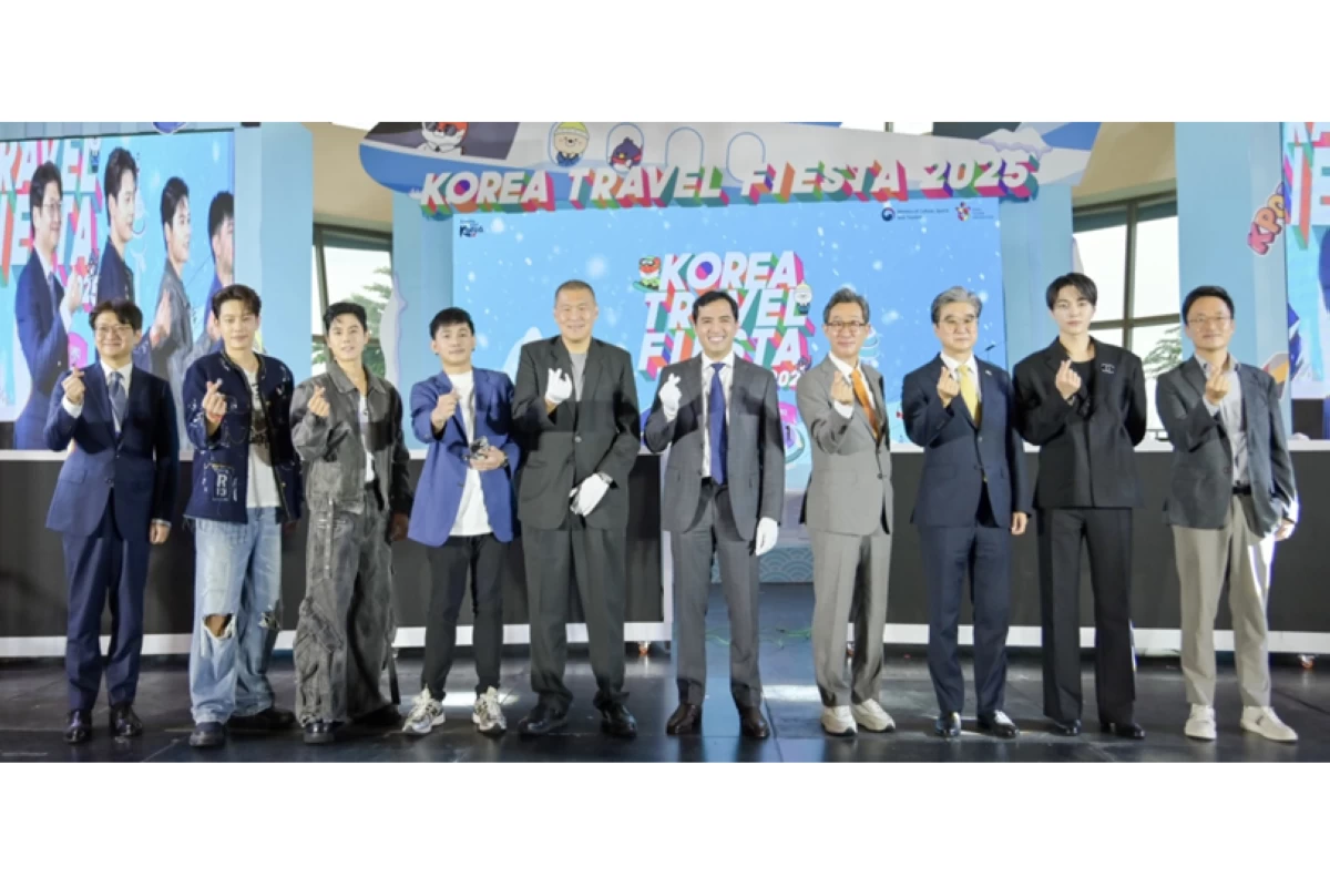 Director Park Younghee of KTO Manila Office , ‘Dream High Musical’ cast, actor and singer Se7en, ‘Dream High Musical’ cast, actor and singer Kim Dong Jun, K-Creators Club Representative Raymart Ignacio Enrico, SM Supermalls Executive Vice President for Marketing Joaquin L. San Agustin,  Undersecretary/Chief of Staff of Philippine Department of Tourism Shahlimar Hofer Tamano, Acting Executive Vice President of the Tourism Content Strategy Division of Korea Tourism Organization Kim Nam Chun,  Consul General Sang Seung Man of the Embassy of the Republic of Korea, singer, actor, and hallyu star Kim Myung Soo, and Director Kim Myeong Jin of the Korean Cultural Center