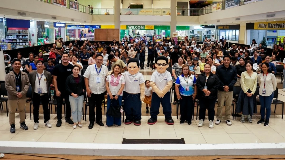 Muntinlupa Mayor Ruffy Biazon with officials at the Free Birth Registration Program (Photo from Muntinlupa PIO)