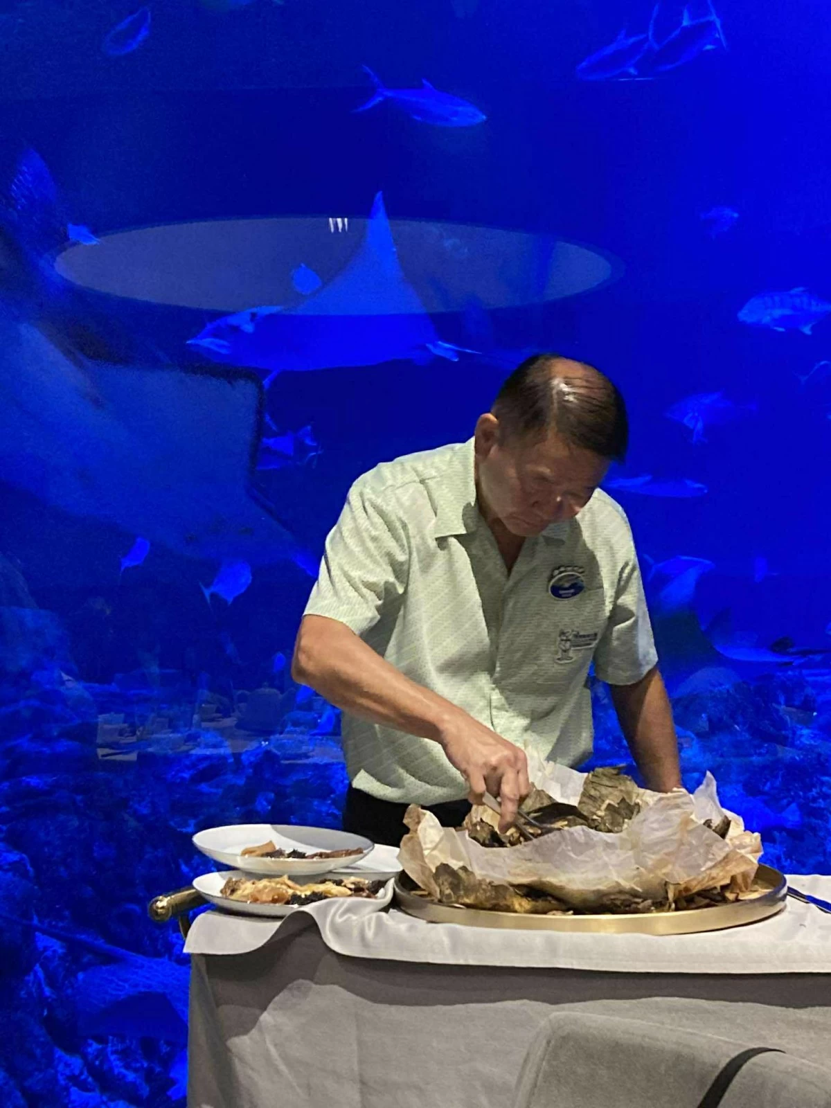 MEAL WITH A VIEW Enjoy lunch with an aquarium view at Neptune's Restaurant