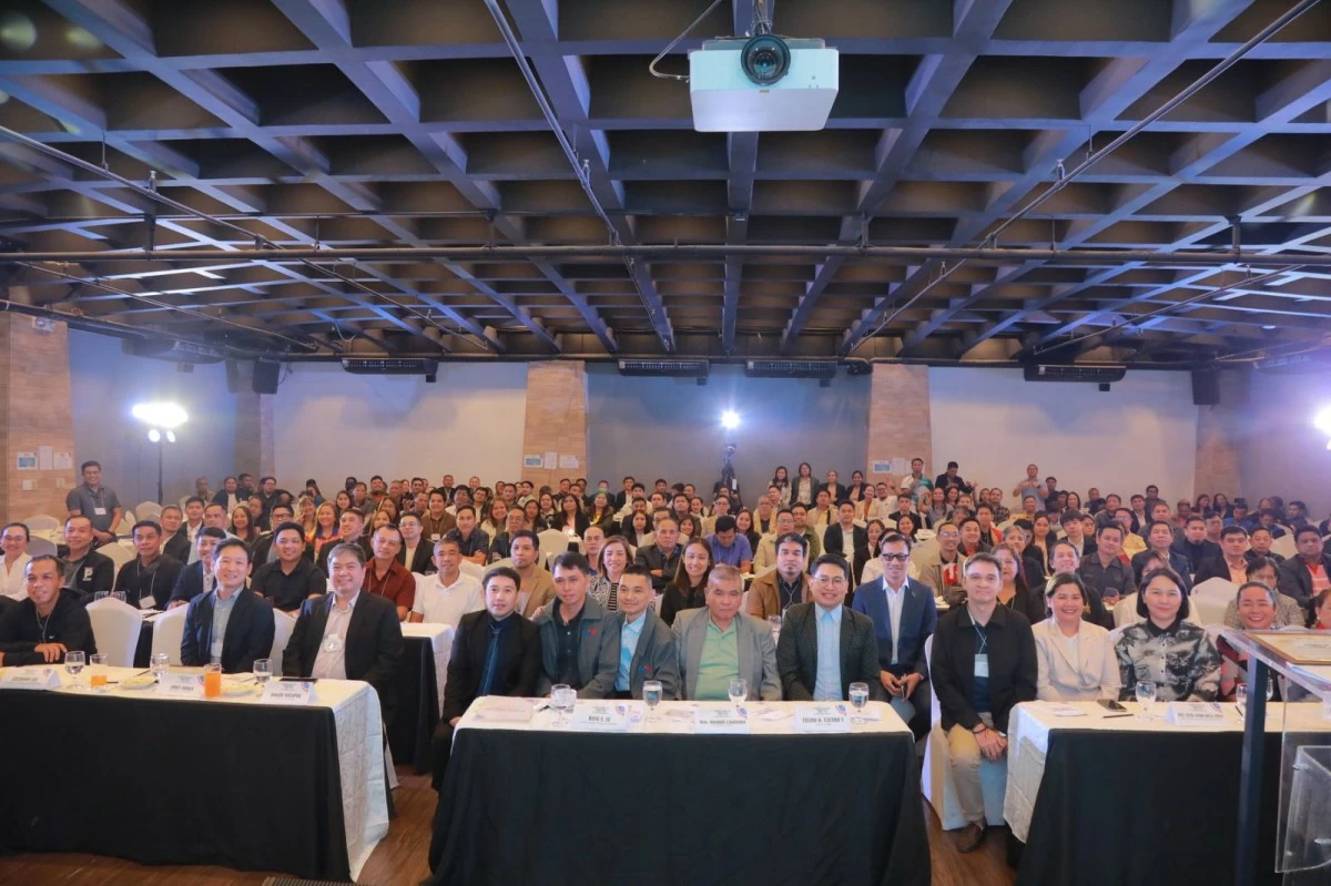 Participants of the National DRRM x CCA Summit 2025 discuss strategies to enhance disaster preparedness and climate adaptation across the Philippine education system. (DepEd file photo)