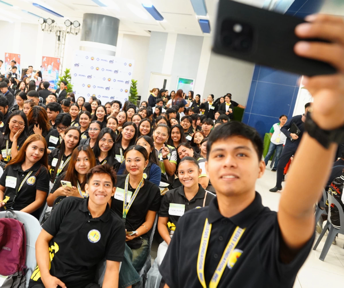 Participants from NJ Valdez Colleges Foundation take a photo before the program proper