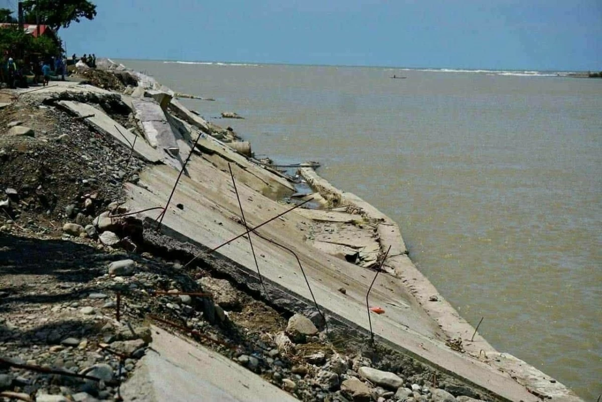 THE collapsed flood control project on the Padsan River in Ilocos Norte. (Contributed photo)