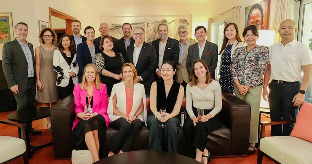 Ambassador Nicolas Brühl and Swiss business representatives