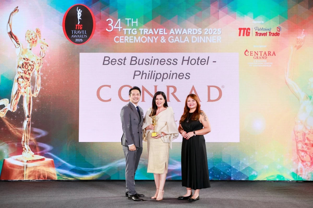Joanne Gomez, Conrad Manila’s Commercial Director receives the “Best Business Hotel-Philippines” award at the TTG Travel Awards night in Bangkok, Thailand. 
