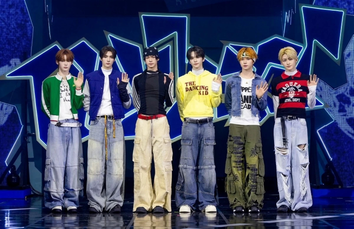 TWS during their media showcase for "play hard" on Oct. 13 (Pledis Entertainment)
