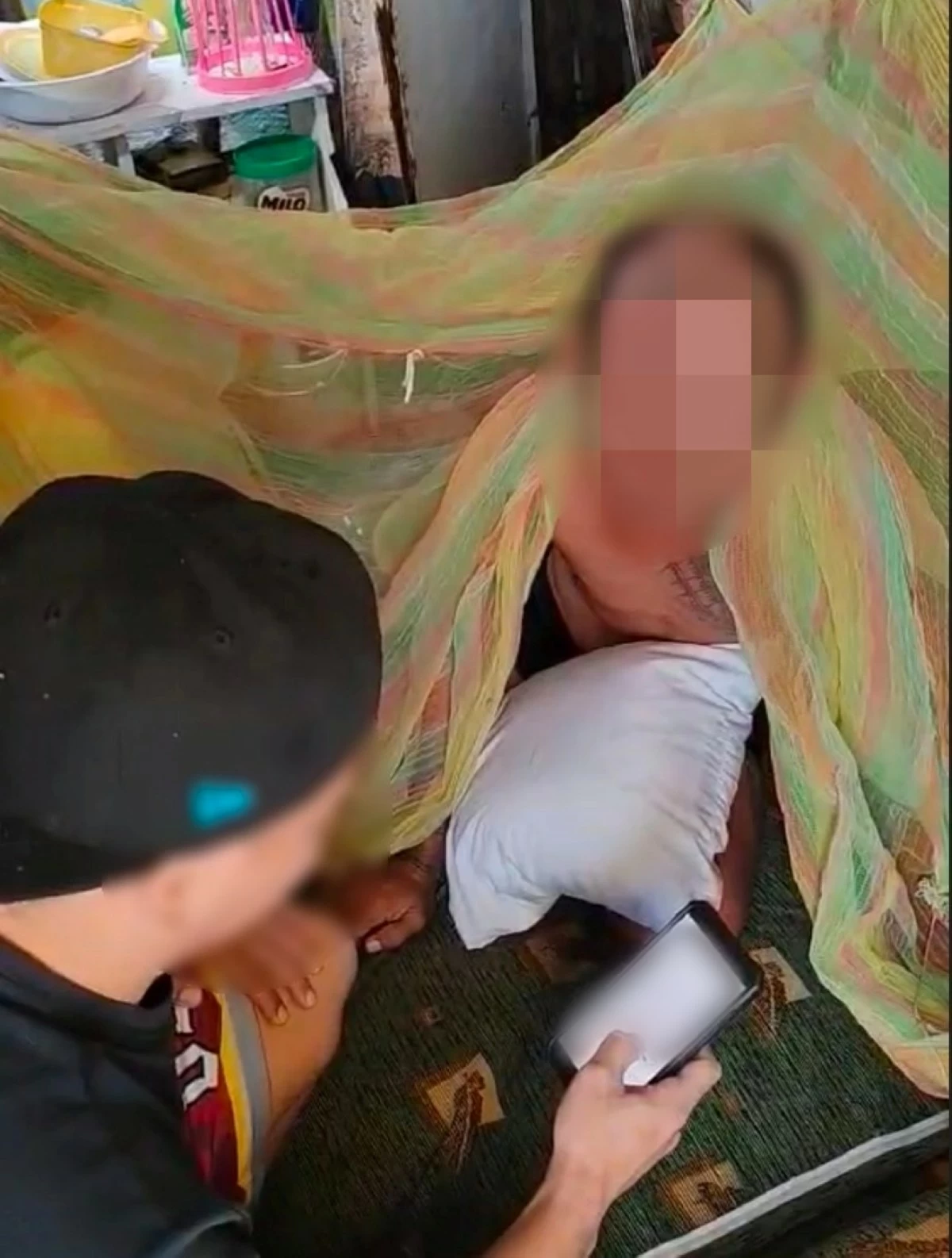 A Muntinlupa police officer with the suspect on Oct. 14 (Photo from Muntinlupa police / SPD) 