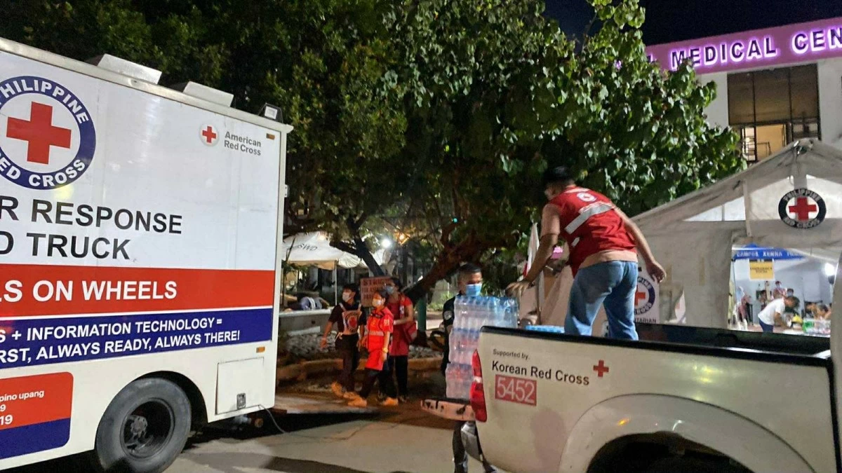 Volunteers from the Philippine Red Cross conduct water distribution and hygiene promotion activities to ensure access to clean, safe water for displaced families. (Photo from PH Red Cross)