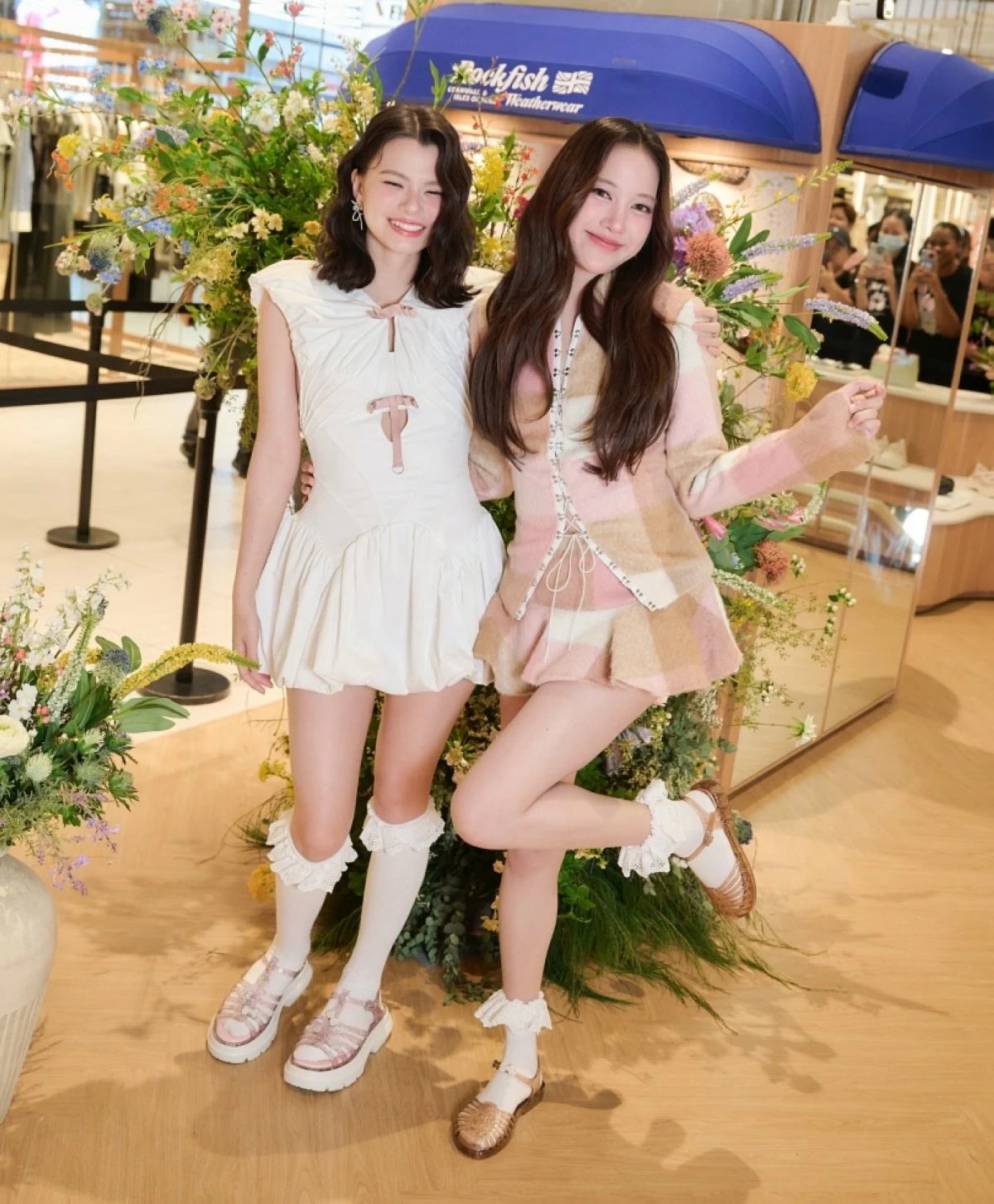 Freen (right) and Becky (Instagram) 