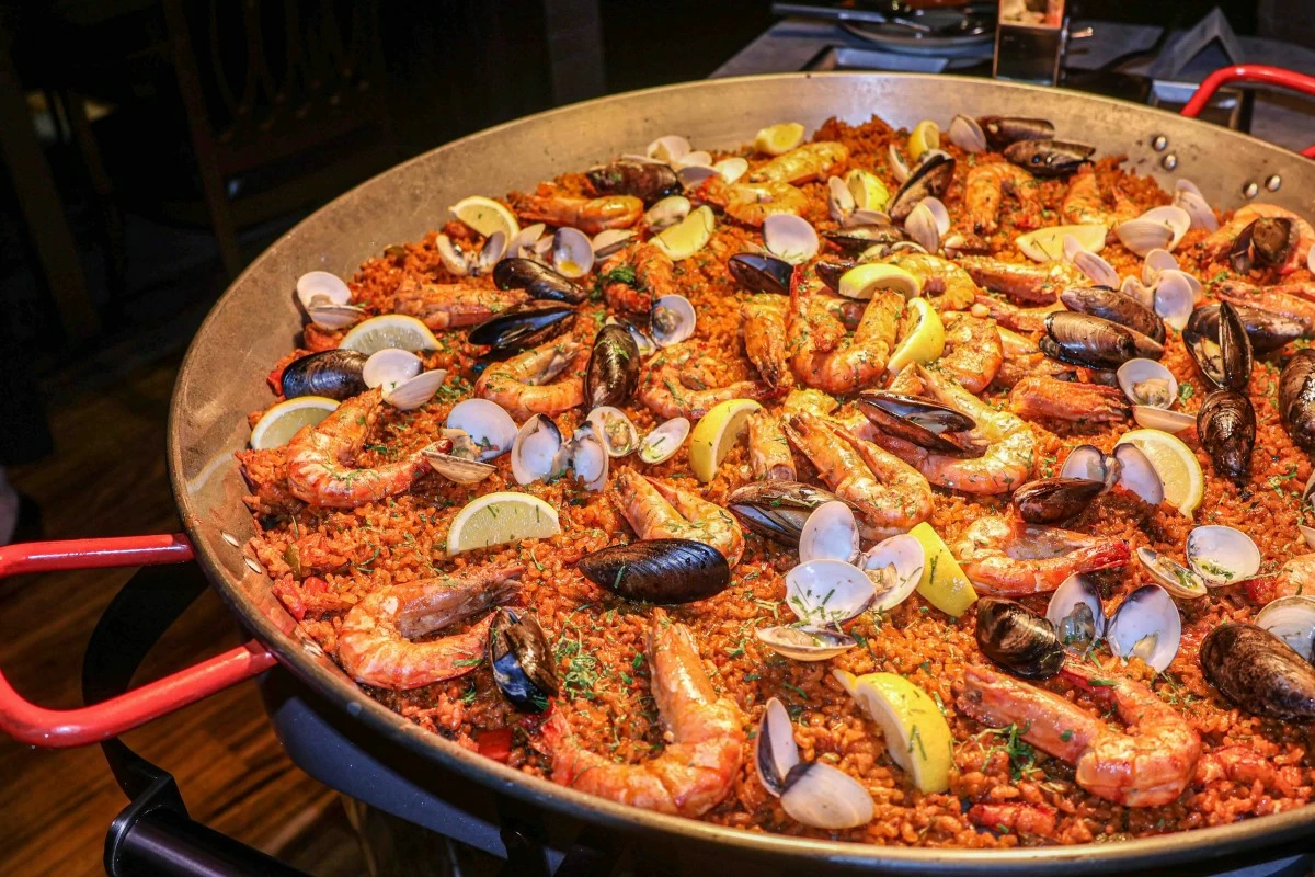 SPANISH SURF The Fideuà de Mariscos bursts with Catalan flair—a rich medley of short pasta, chorizo sobrasada, octopus, and prawns cooked to savory perfection
