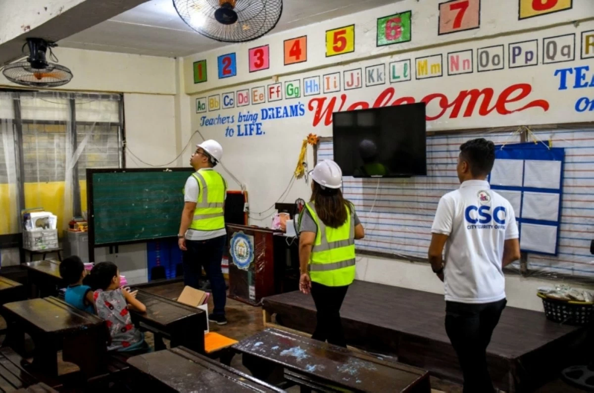 The Muntinlupa City government team inspecting a school (Photo from Mayor Biazon's Facebook account)
