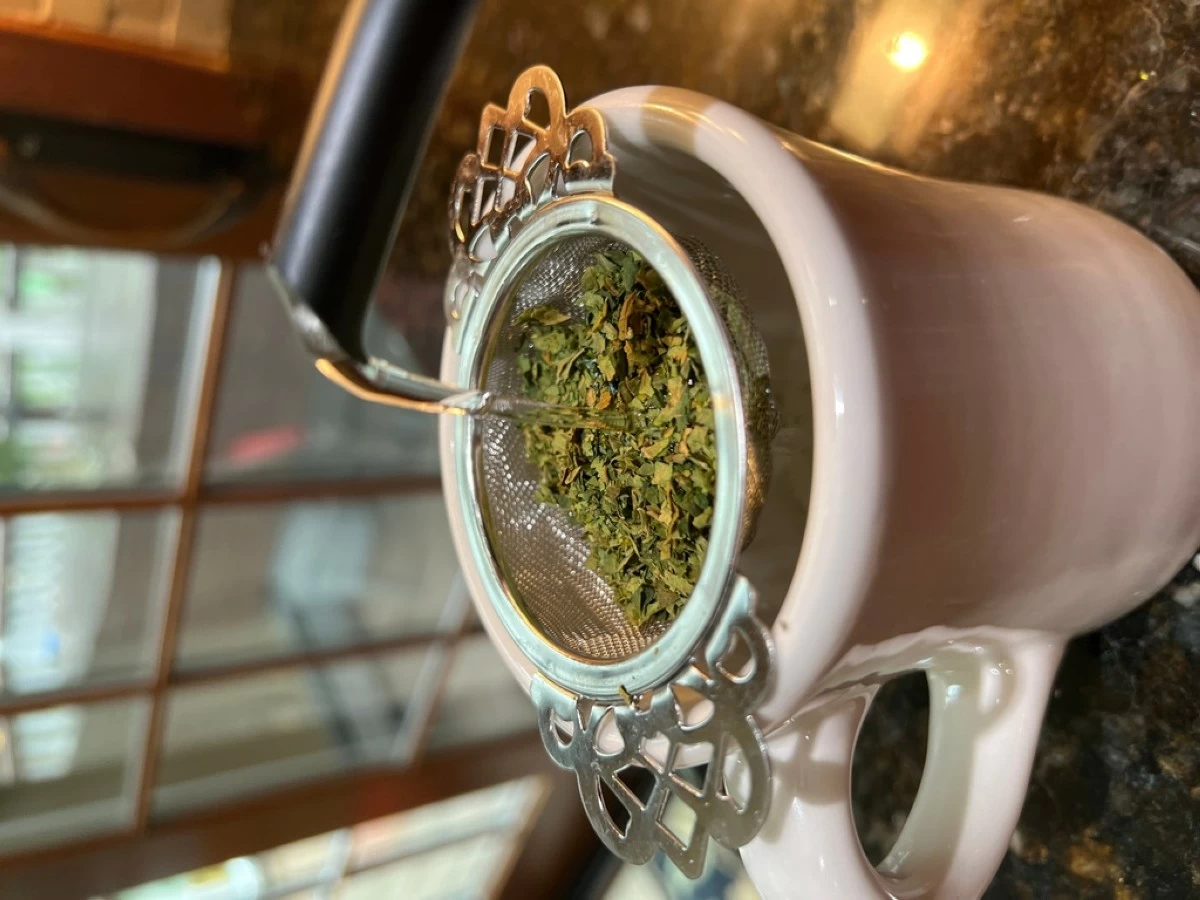 This Oct. 8, 2025, image provided by Jessica Damiano shows hot water being poured over dried fig leaves to make a tasty and nutritious tea-like beverage on Long Island, N.Y. (Jessica Damiano via AP)