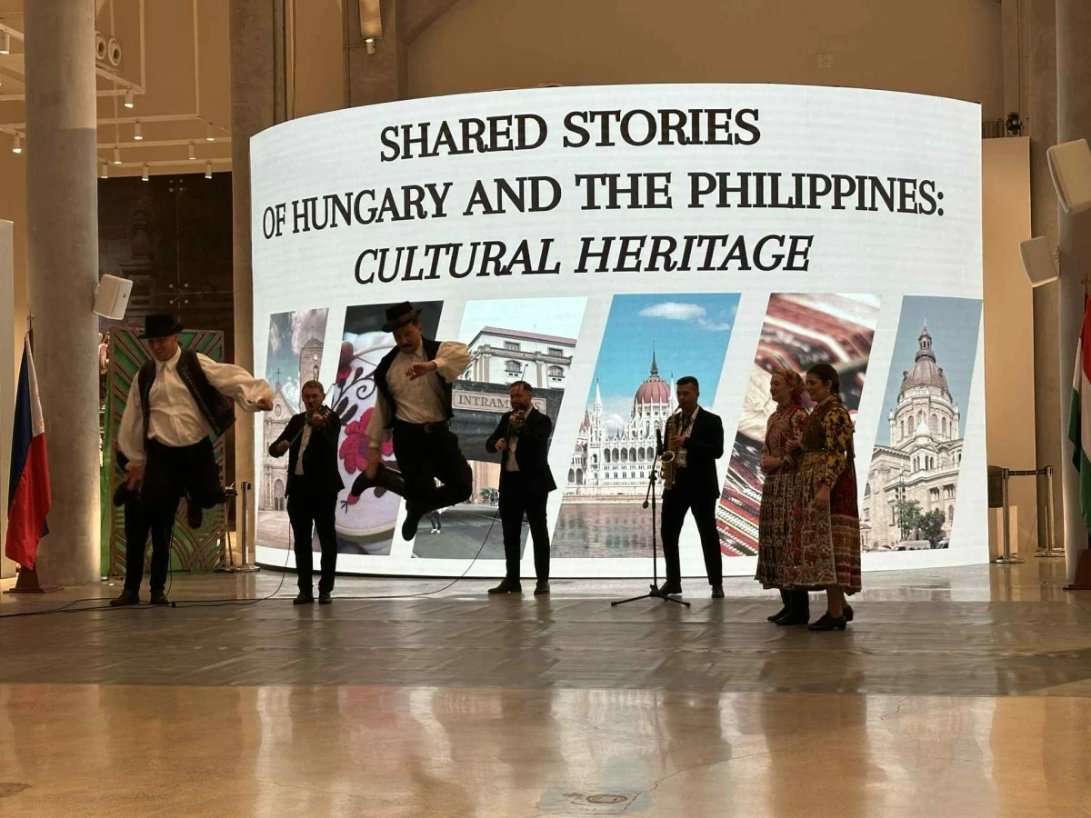Hungary's Flaska Band and folk dancers (Raymund Antonio/MB)