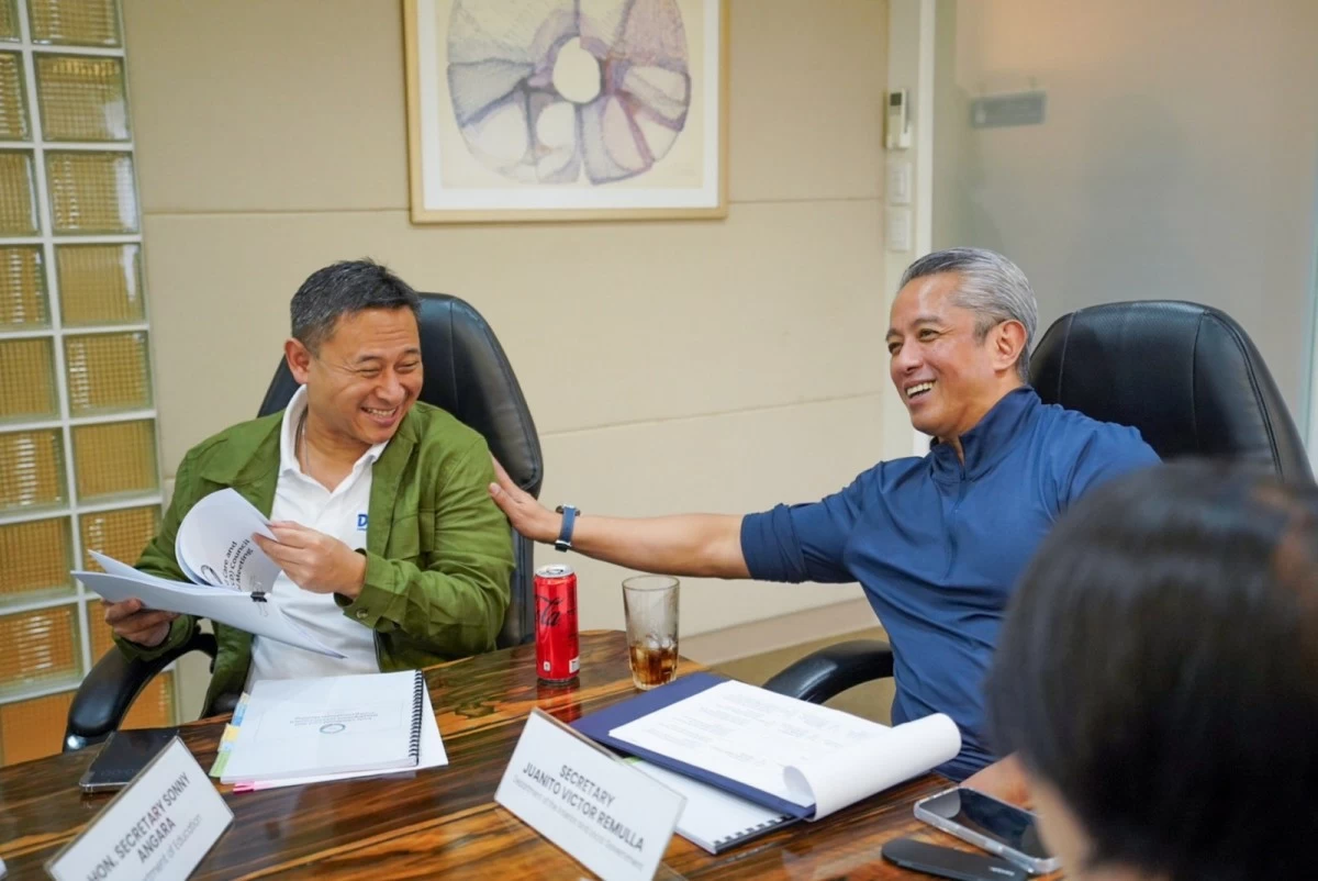DILG Secretary Jonvic Remulla (right) presides over the 46th ECCD Governing Board Meeting in Makati City, with DepEd Secretary Sonny Angara (left) as co-chair, marking the first session under the newly signed ECCD System Act. (Photo from DepEd)