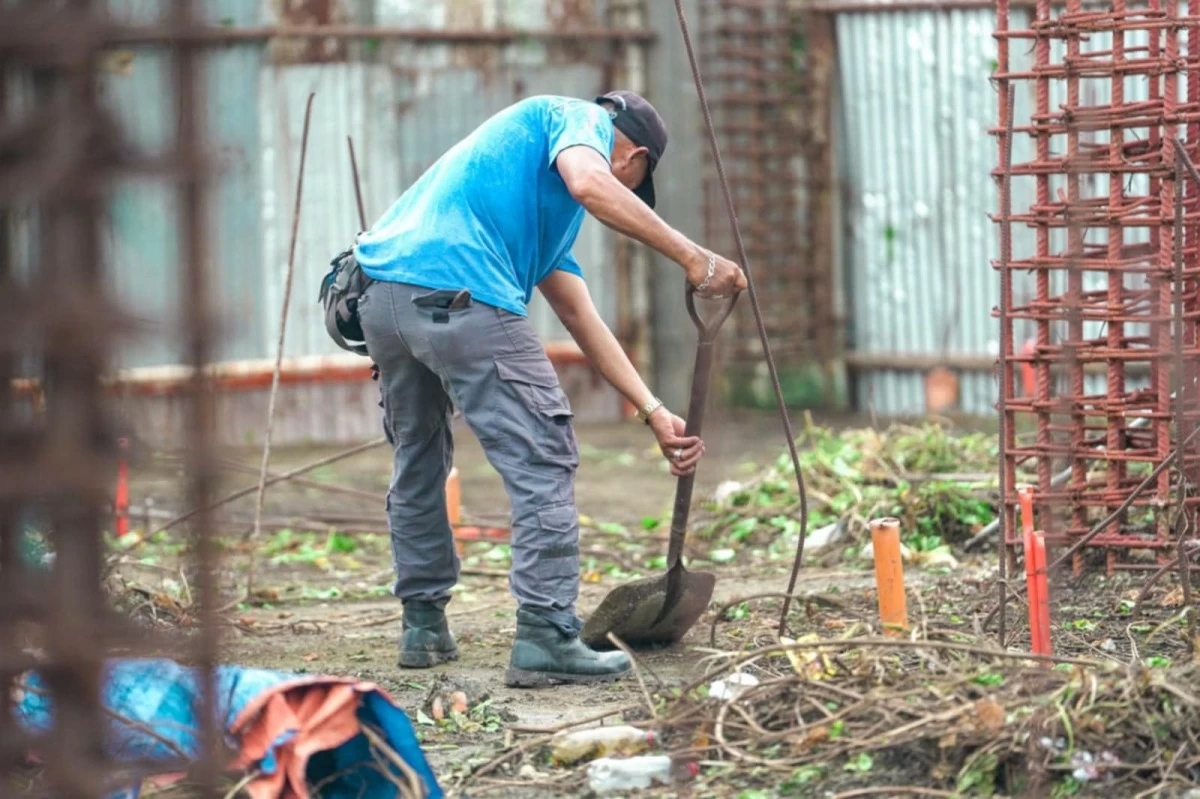 Personnel from the City Engineering Department conduct clearing operations to begin construction for the completion of the Super Health Center in Marikina City. (Contributed photos)