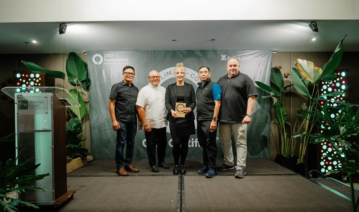 Joe Dagdagan, Ayala Land golf courses general manager; Raymond Bunquin, Anvaya Cove and Sports Club
general manager; Carole Kerrey, director of certification, data, and credibility for GEO Foundation;
Manuel Illana, Premium RBG planning studio head; and Brett Hickey, Anvaya Cove Beach and Golf Club
managing director