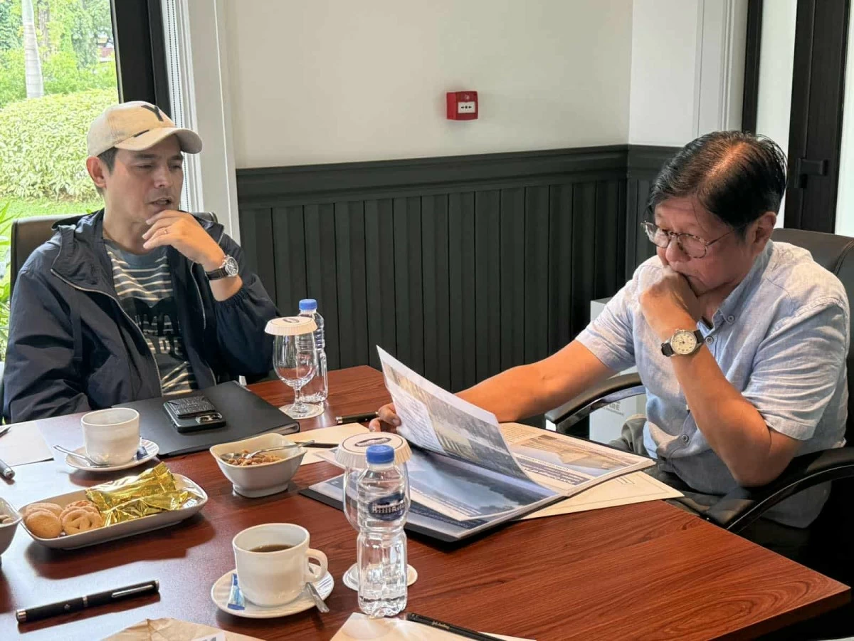 President Ferdinand R. Marcos Jr. met with Manila City Mayor Francisco “Isko Moreno" Domagoso on Friday, Oct. 17, in Malacañang to discuss collaboration on major infrastructure, housing, and urban development initiatives in the City of Manila. (Photo courtesy of Manila PIO)