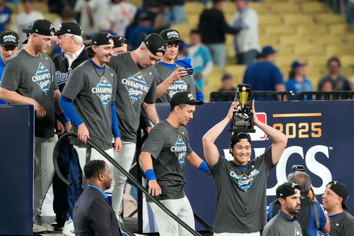 Ohtani blasts 3 homers, dazzles on mound as Dodgers clinch World Series berth