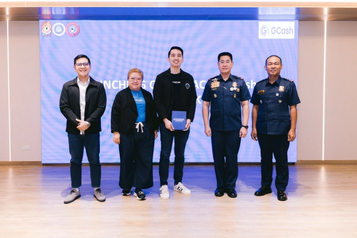 Miguel Geronilla, GCash Chief Information and Security Officer and PNP-ACG Director, PBGen Bernard Yang leading the official turnover of the Cybersecurity and Fintech Handbook