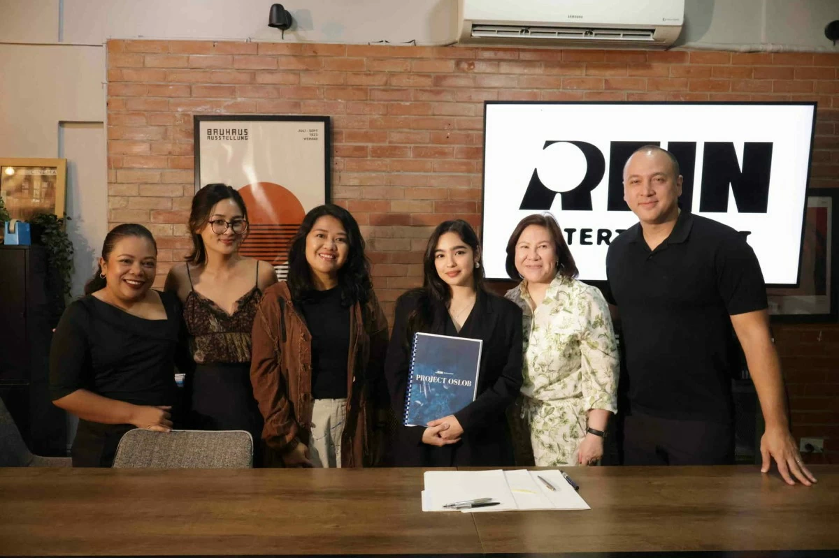 From left: Producers Minnie Espiritu and Charm Guzman, Director Sigrid Andrea P. Bernardo, Andrea Brillantes, Shirley Kuan, and producer Lino S. Cayetano.


