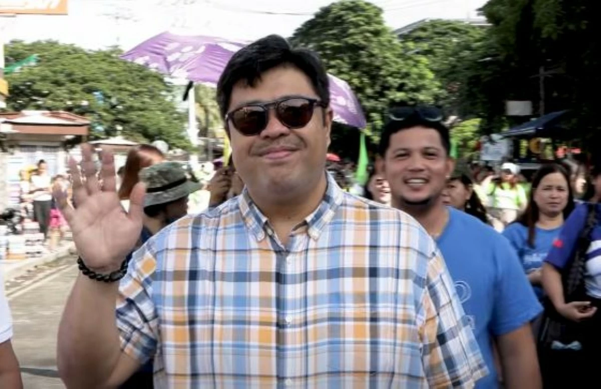 Vice Mayor Russel Ynares joins the residents in the opening event for the town fiesta