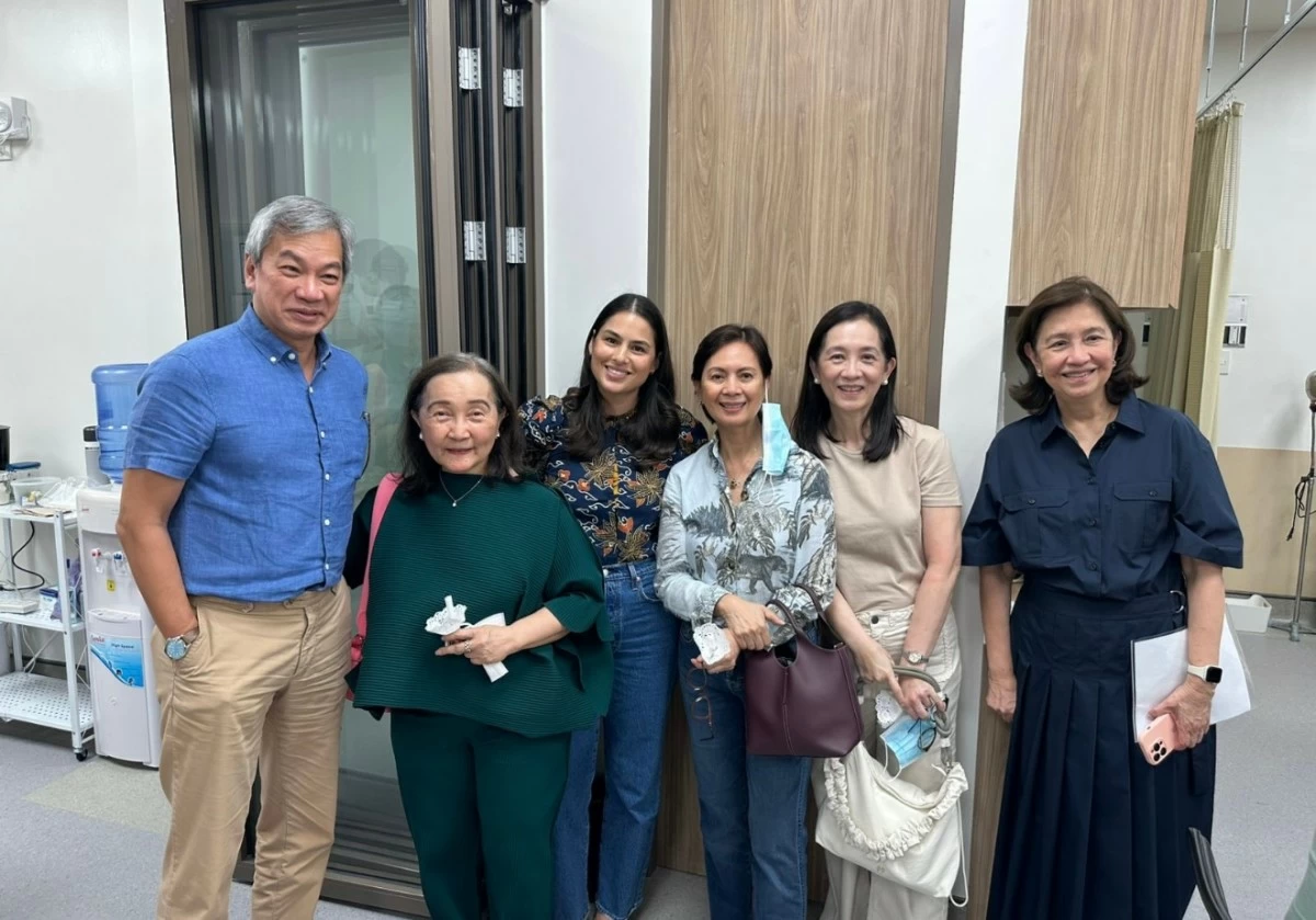 Dr. Gap Legaspi with some of the HWAO Board members, Tang Singson, Marga Aboitiz-Zobel, Gina Aboitiz, Dr. Liaa Cojuangco-Bautista, and Libet C. Virata