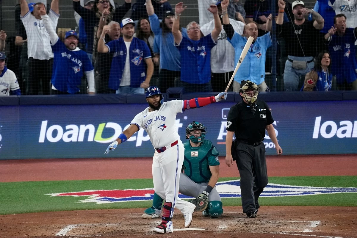 Guerrero belts 6th playoff homer as Blue Jays down Mariners to force ALCS rubber match