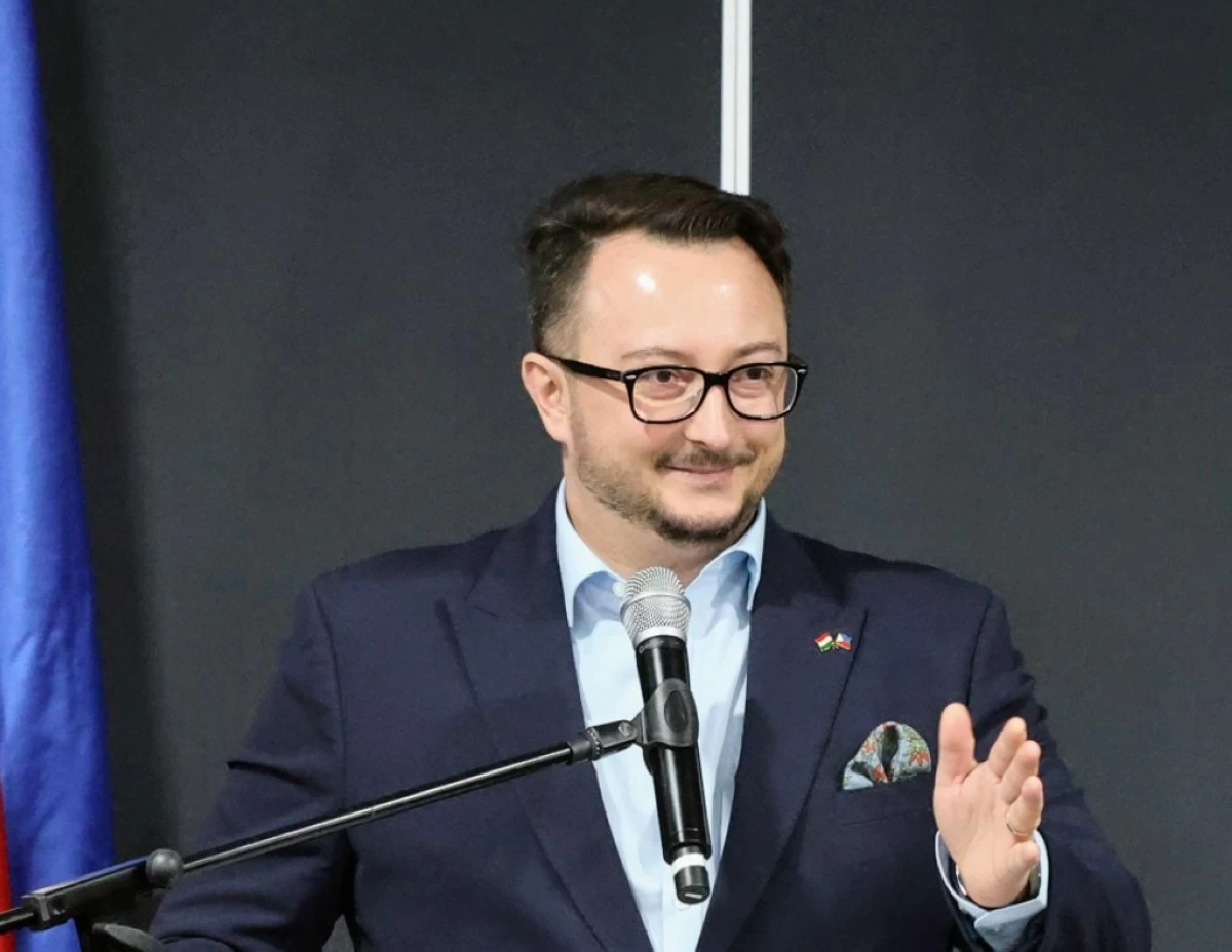 Arkadiusz Jan Tracz, Chair for the International Bazaar 2025 and spouse of Ambassador Titanilla Tóth of the Embassy of Hungary, delivers an inspiring message.
