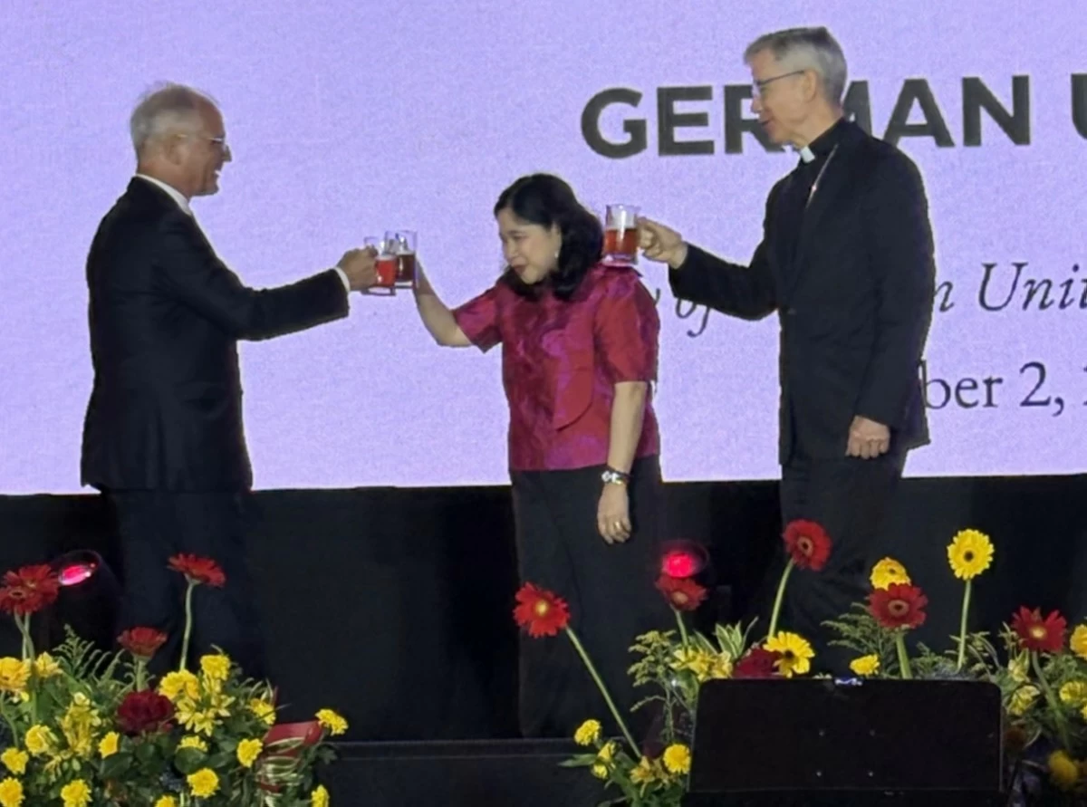 The traditional celebratory toast