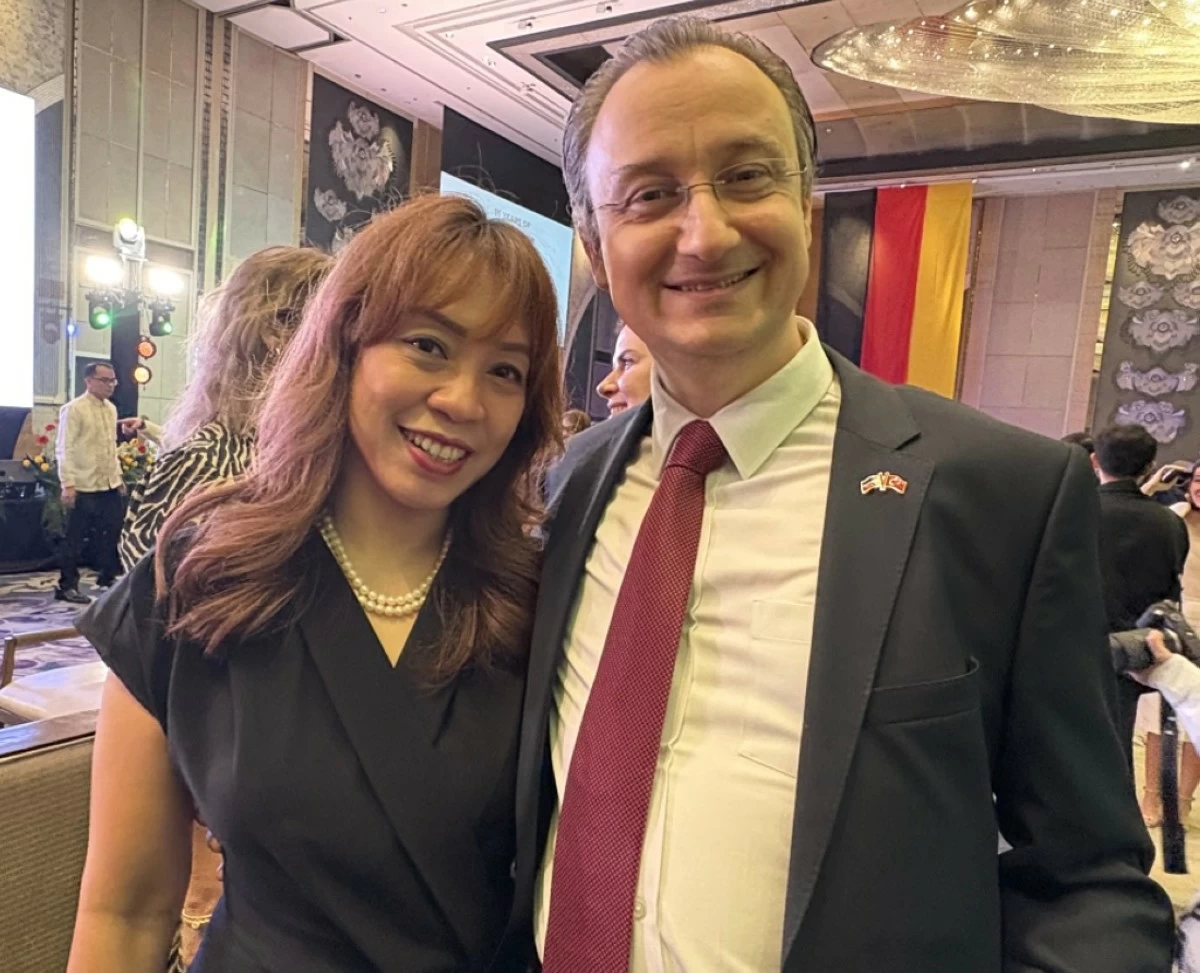 Mme. Indri Puspitasari Akyol and Ambassador Niyazi Evren Akyol of the Embassy of Turkiye