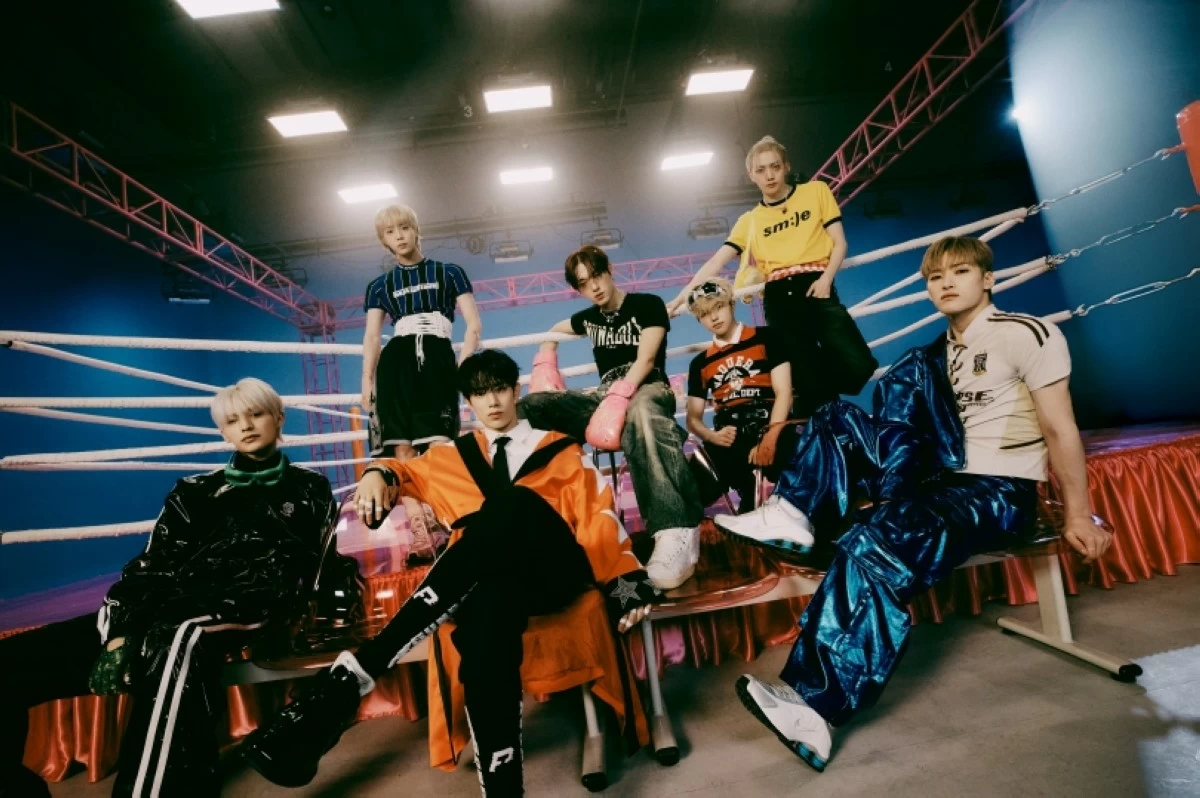 K-pop boy band ALL(H)OURS (Eden Entertainment)