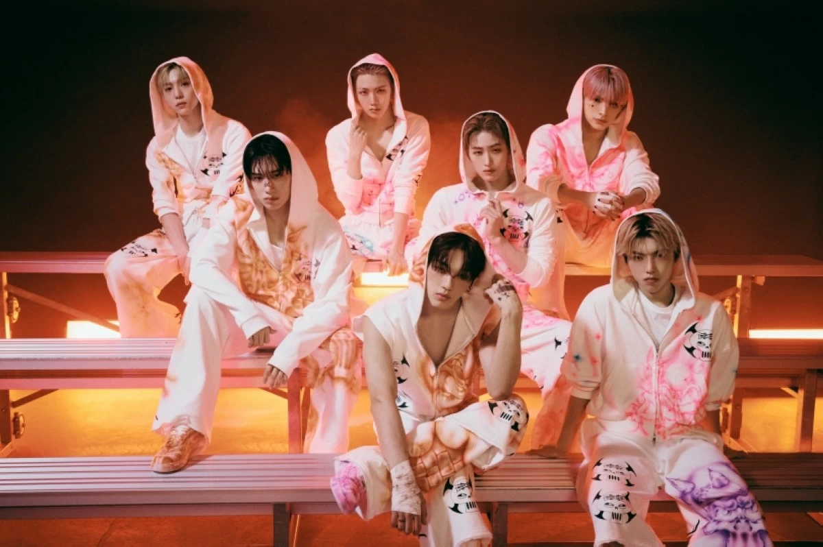 K-pop boy band ALL(H)OURS (Eden Entertainment)