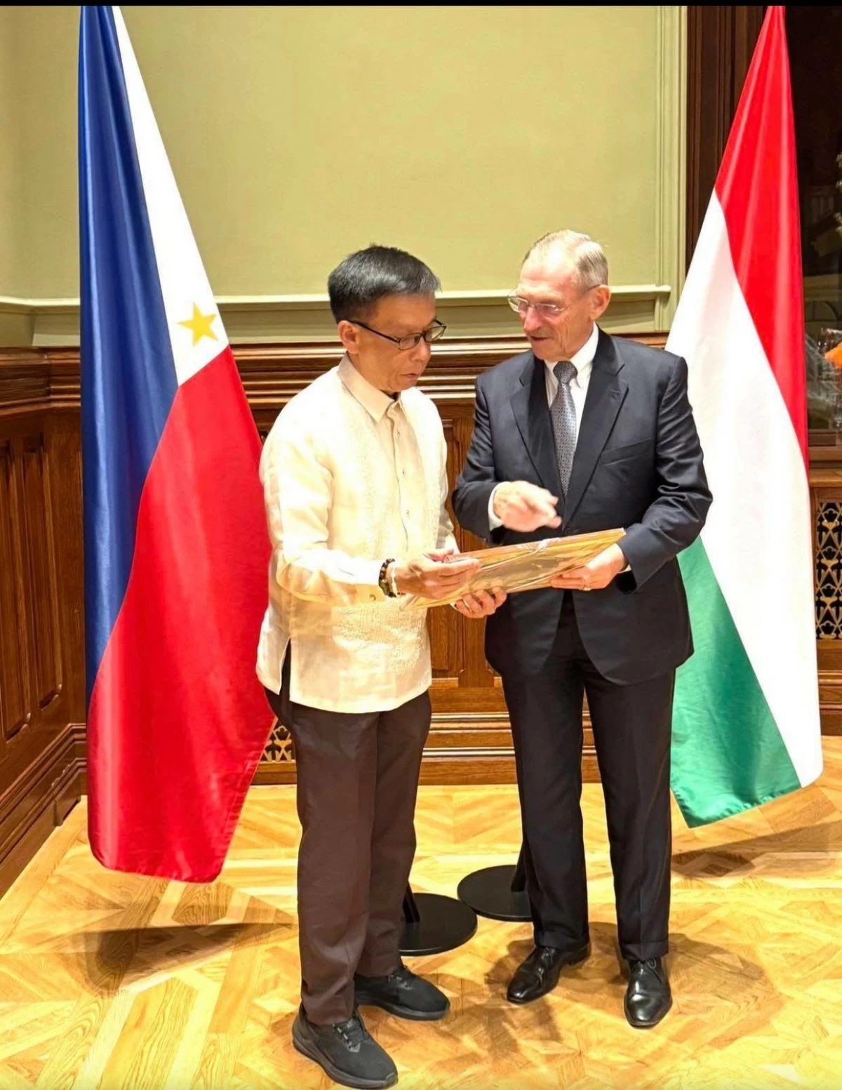 DMW Secretary Hans Leo Cacdac expresses gratitude to HUngary's Interior Minister Sándor Pintér for providing special consideration to Filipino workers during his visit in Budapest. (photo: DMW) 