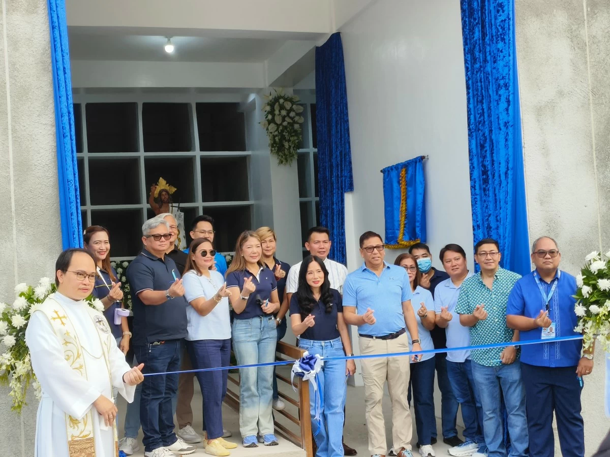 Mayor Jeannie Sandoval, former Congressman Ricky Sandoval, and city officials pose for photo op during the ribbon cutting of the 