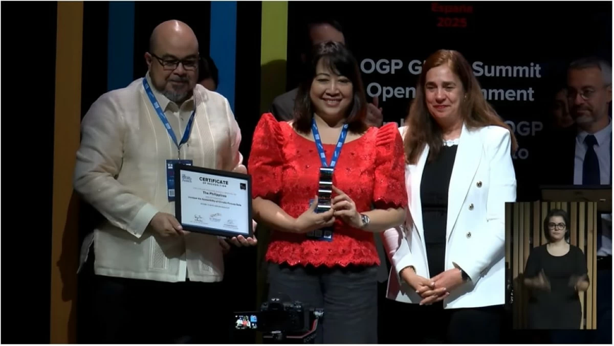 Representing the Climate Change Commission (CCC), Deputy Executive Director Rommel Antonio O. Cuenca, together with Ms. Dulce Saret from the Office of the Vice Chairperson and Executive Director, received the award during the Open Government Partnership (OGP) Global Summit held in Vitoria-Gasteiz, Spain.