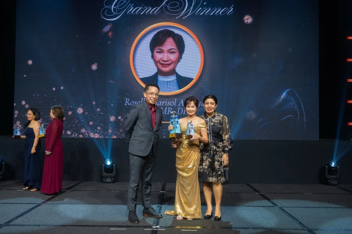 MR.DIY Philippines CEO Roselle Marisol Andaya receives the Grand Winner trophy for Woman Leader of the Year at the 2025 Asia CEO Awards held at the Manila Marriott Hotel.