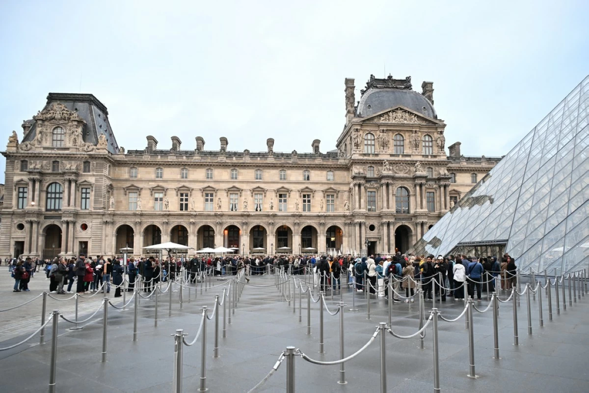 Paris prosecutor says stolen Louvre jewels worth an estimated $102 million